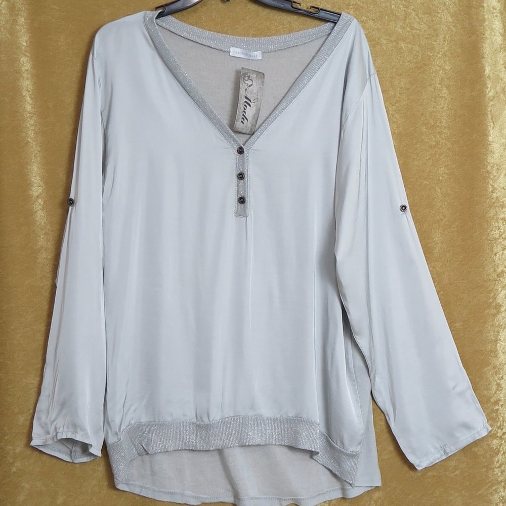 NWT Moda Made in Italy Silver Button-V-Neck Rayon Hi-Lo Pullover O/S MSRP $74 - Picture 2 of 7